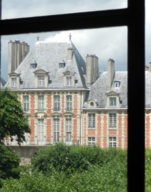 place-des-vosges-view-from-inside-mvh
