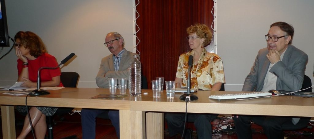 Speaking with colleagues at the Bibliothèque Nationale de France